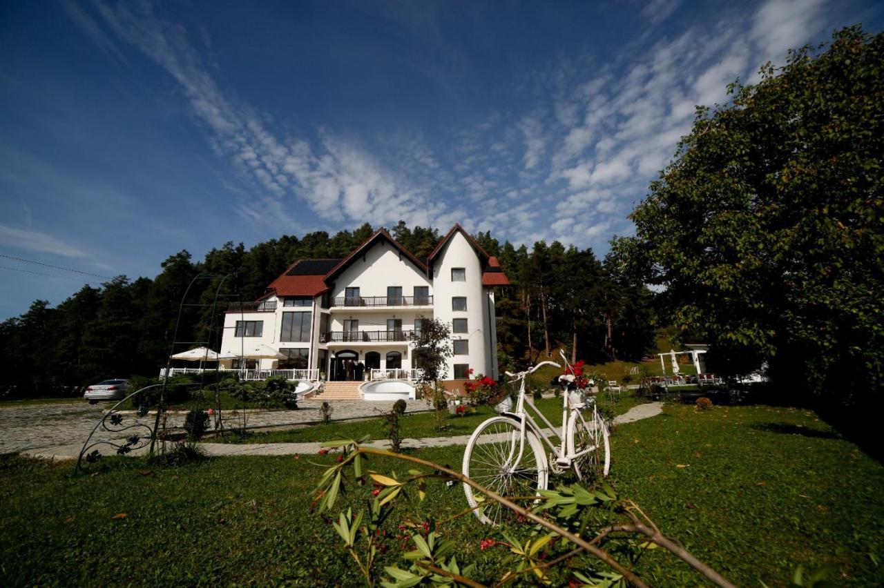 Pensiunea Baroc Dobirlau Exteriör bild