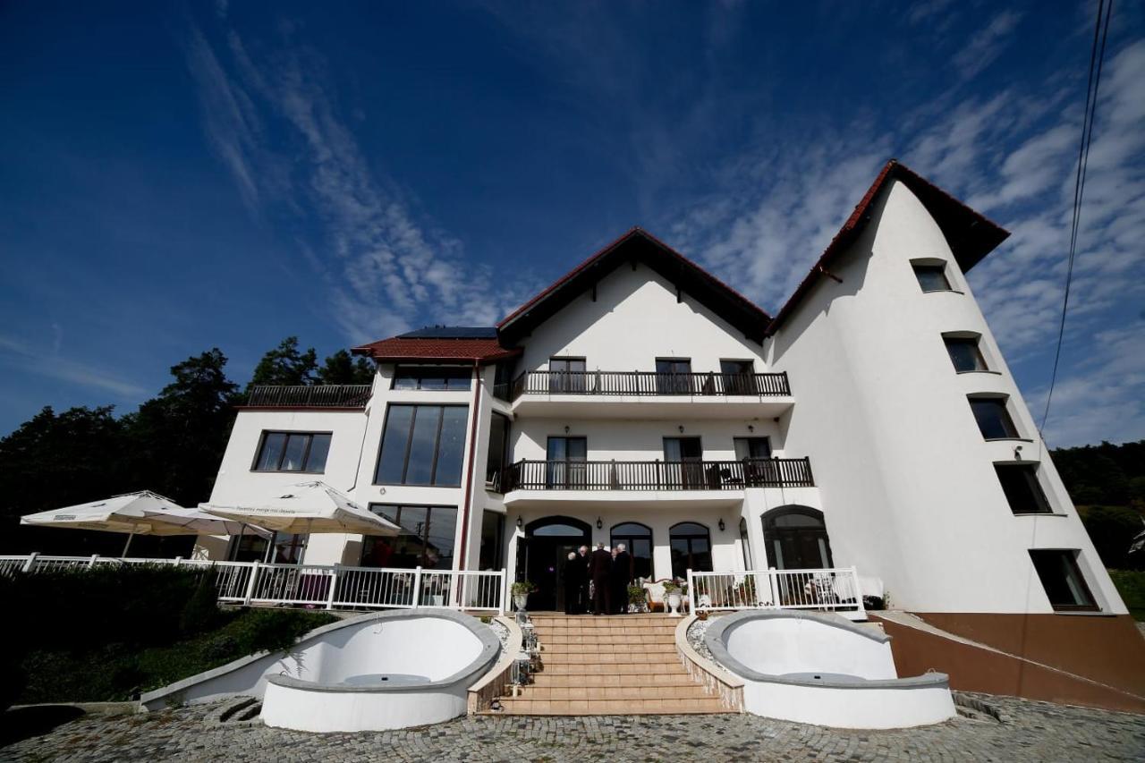 Pensiunea Baroc Dobirlau Exteriör bild